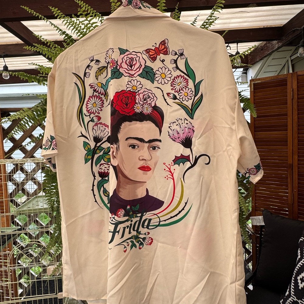 🎨 Frida Kahlo Silk Button-Up Shirt – Women’s Large 🎨 - Picture 7 of 8